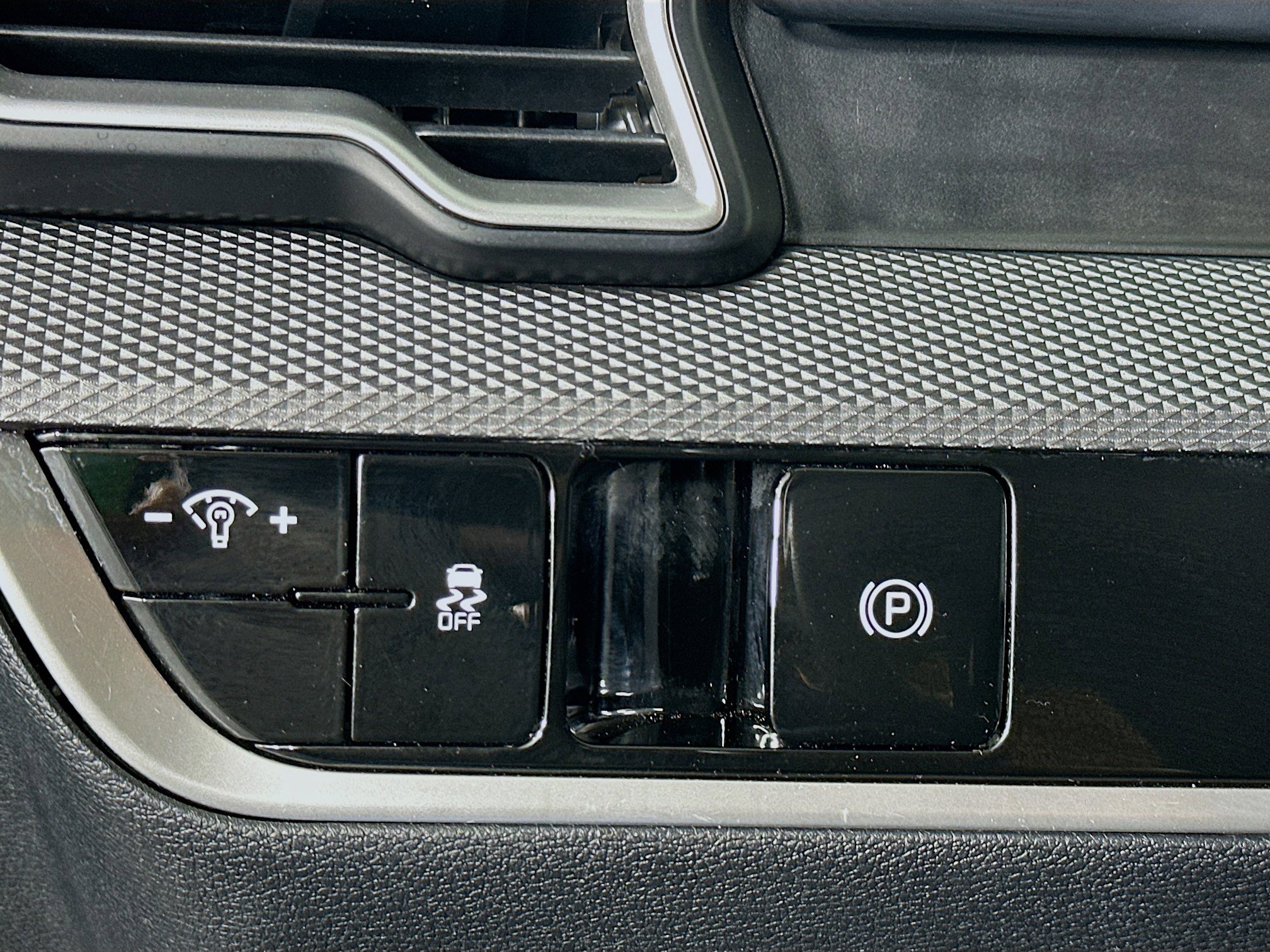 Used 2025 Kia Sportage LX image 17