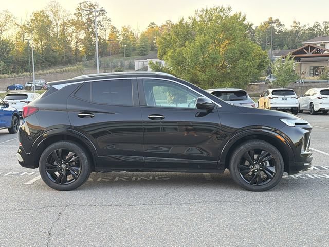 Used 2024 Buick Encore GX Sport Touring FWD image 2