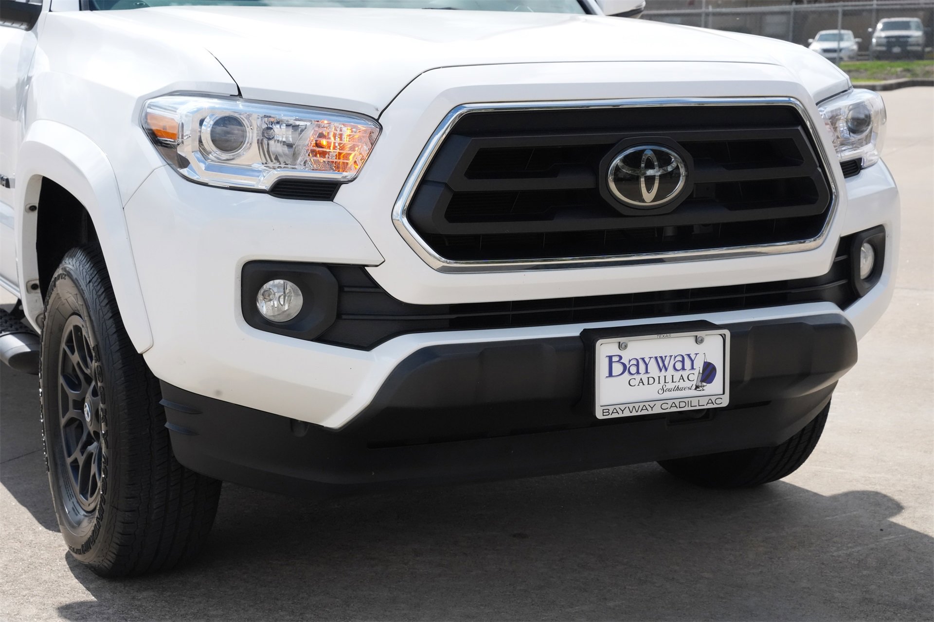 Used 2022 Toyota Tacoma SR5 w/ Technology Package image 28