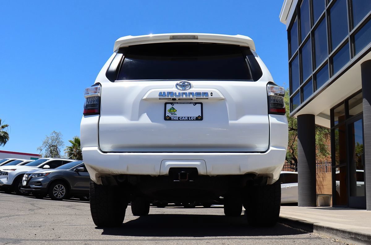 Used 2022 Toyota 4Runner SR5 AWD/4WD image 12