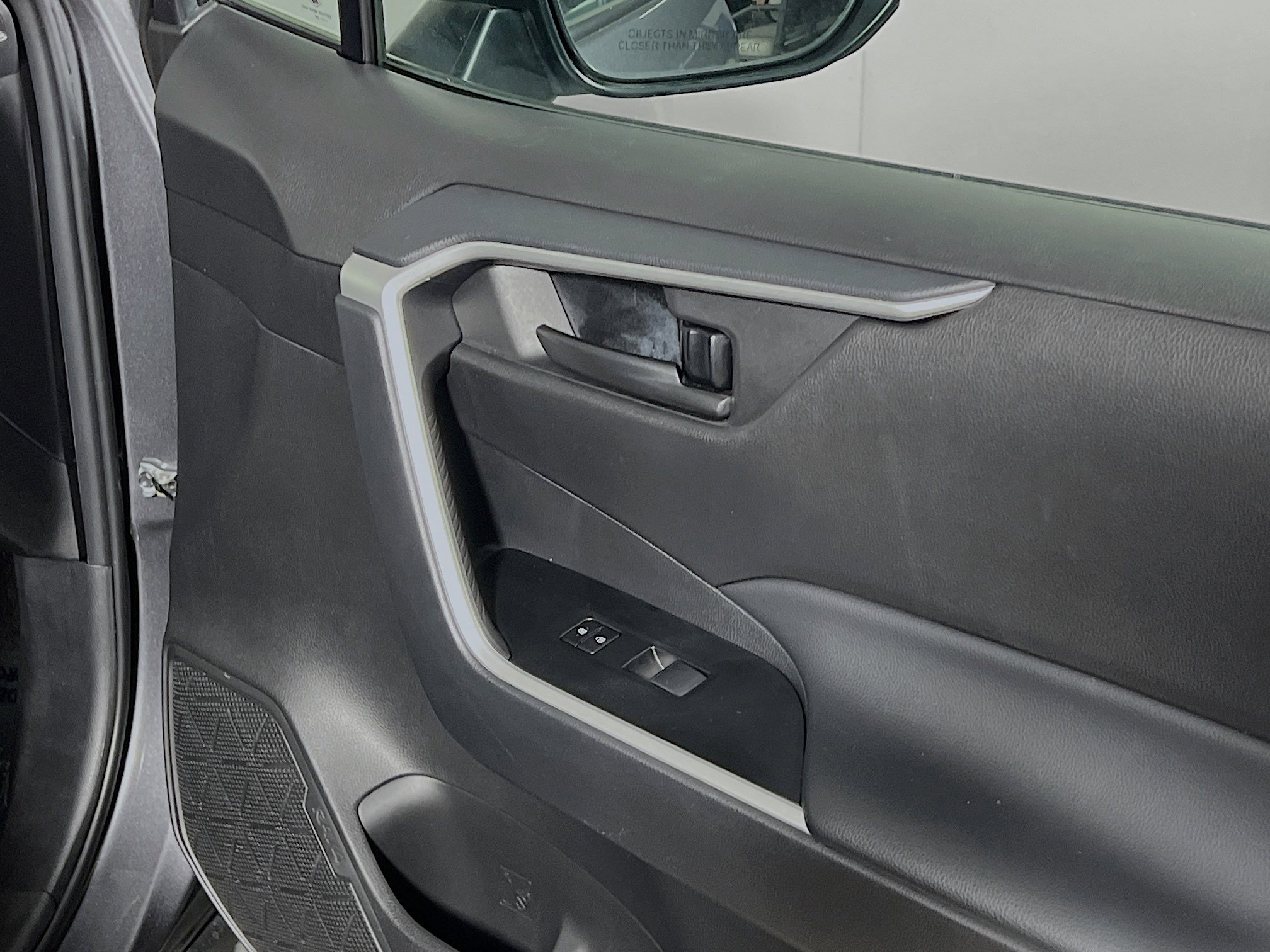 Used 2024 Toyota RAV4 LE image 32