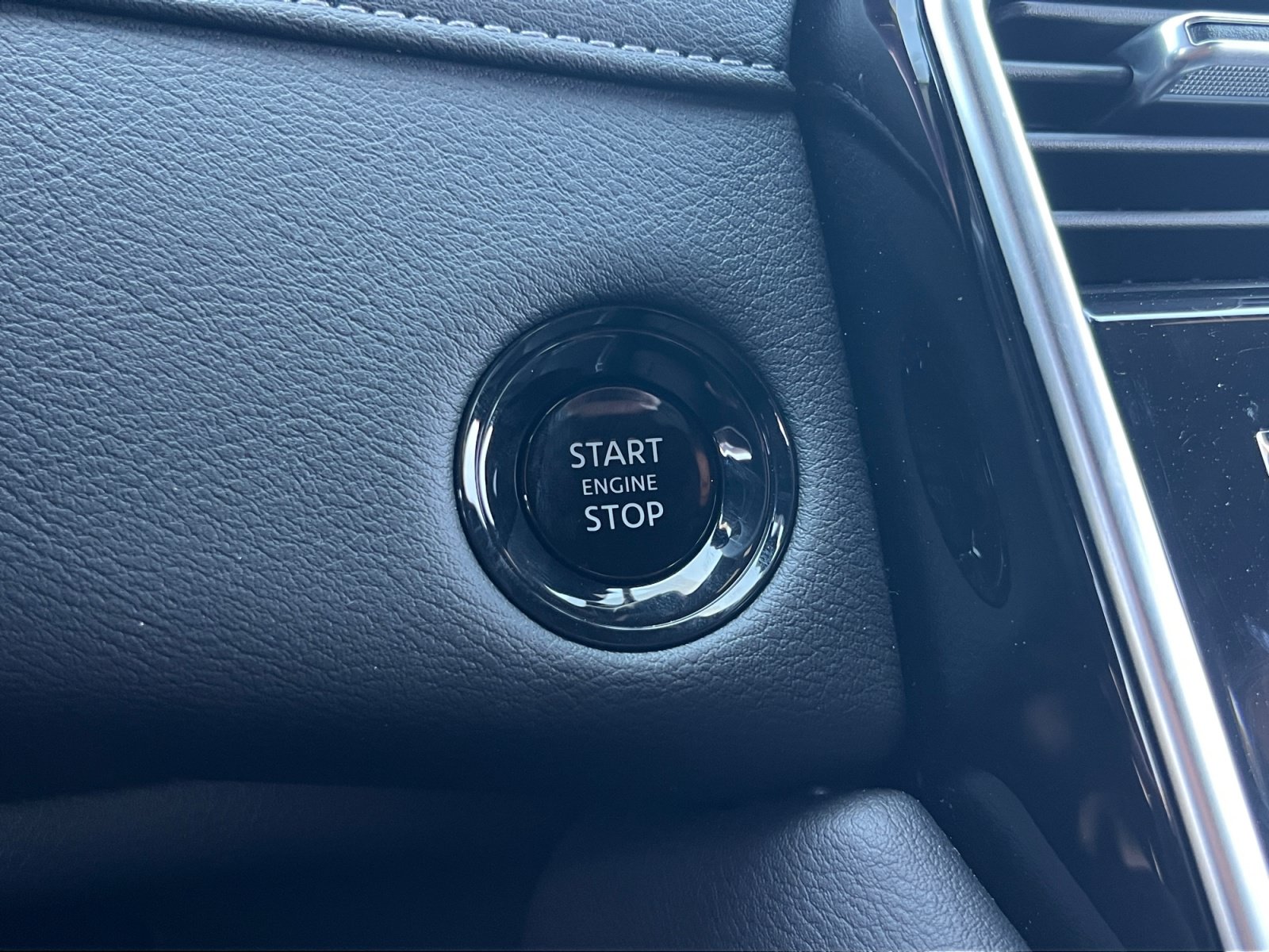 New 2026 Nissan Armada SL w/ Captain's Chari Seat Package AWD/4WD image 28
