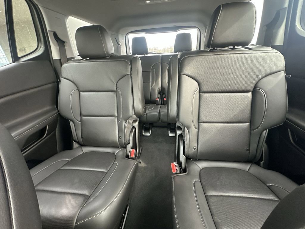 Used 2023 GMC Acadia SLT image 13