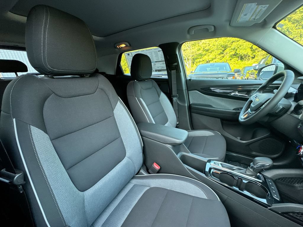 New 2026 Chevrolet TrailBlazer LT w/ LT Cold Weather Package FWD image 31