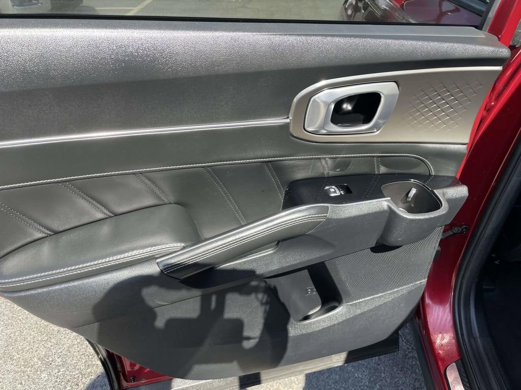 Used 2022 Kia Sorento SX image 18