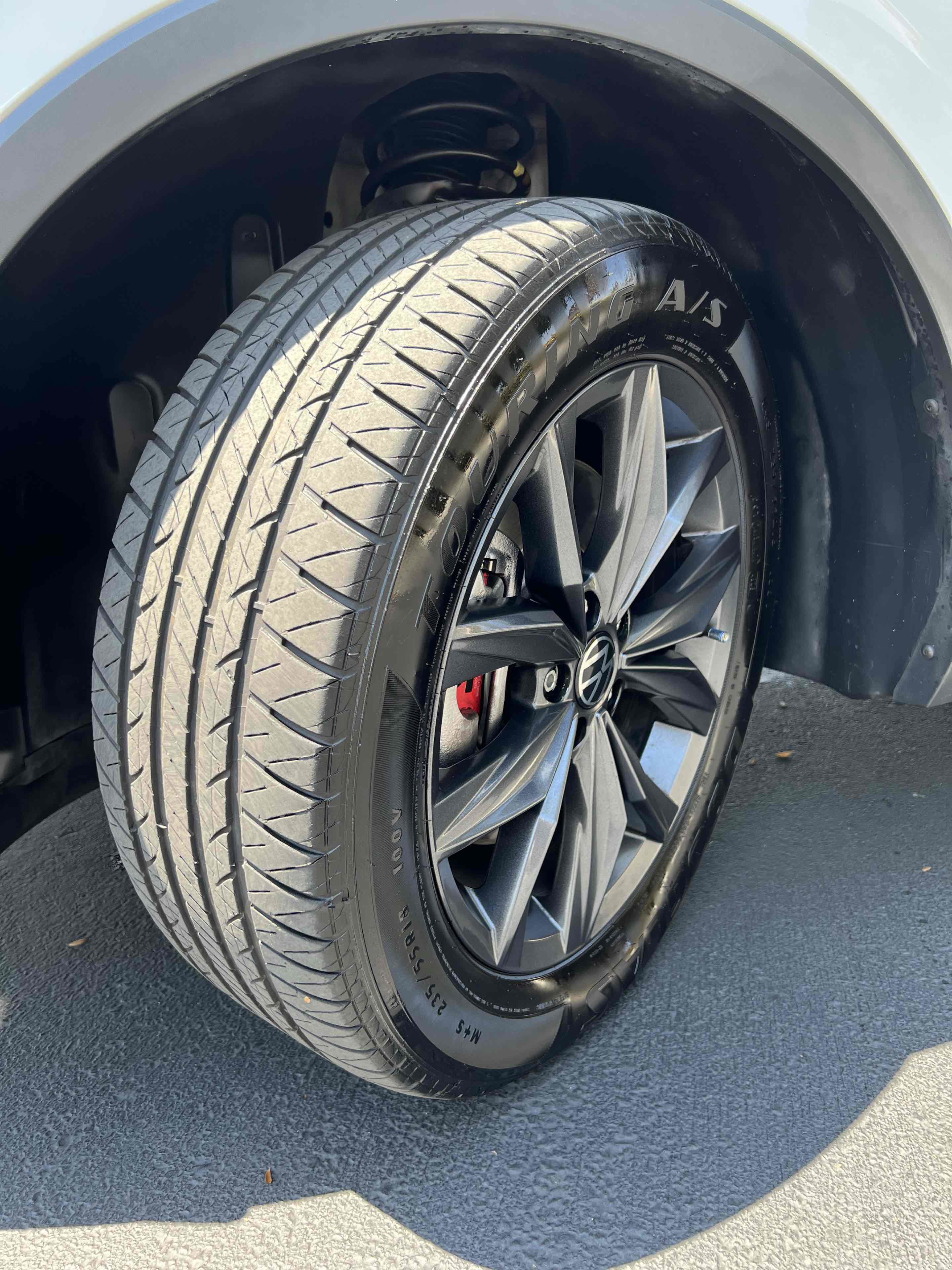 Used 2023 Volkswagen Tiguan SE w/ Panoramic Sunroof Package image 16