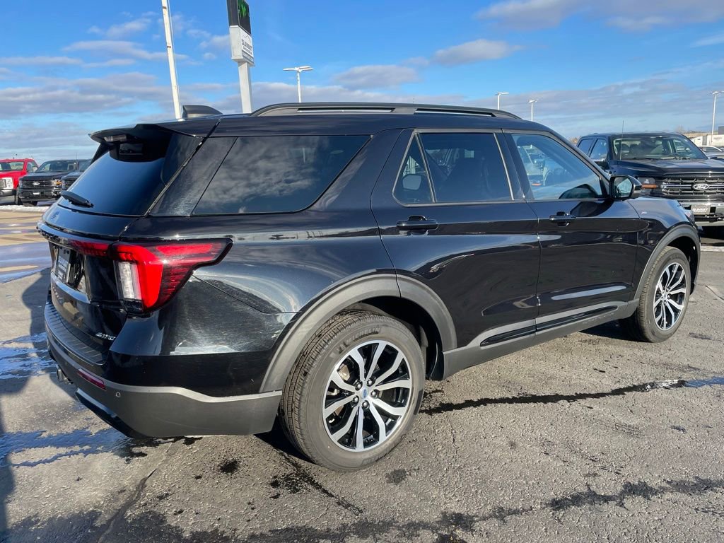 Used 2025 Ford Explorer ST-Line image 4