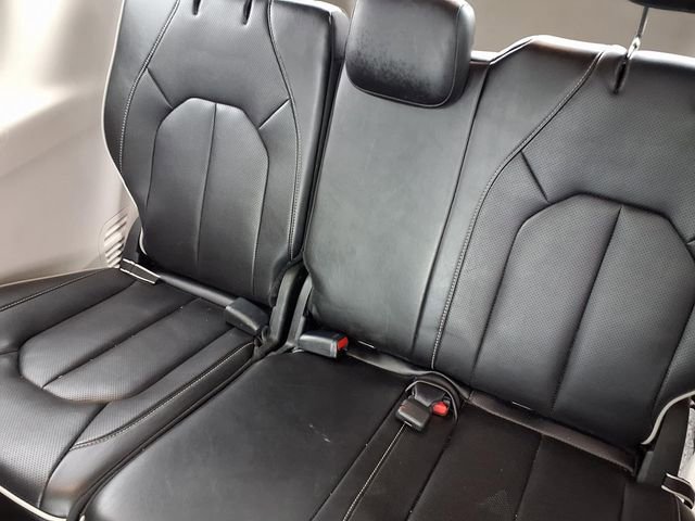 Used 2024 Chrysler Pacifica Limited FWD image 8