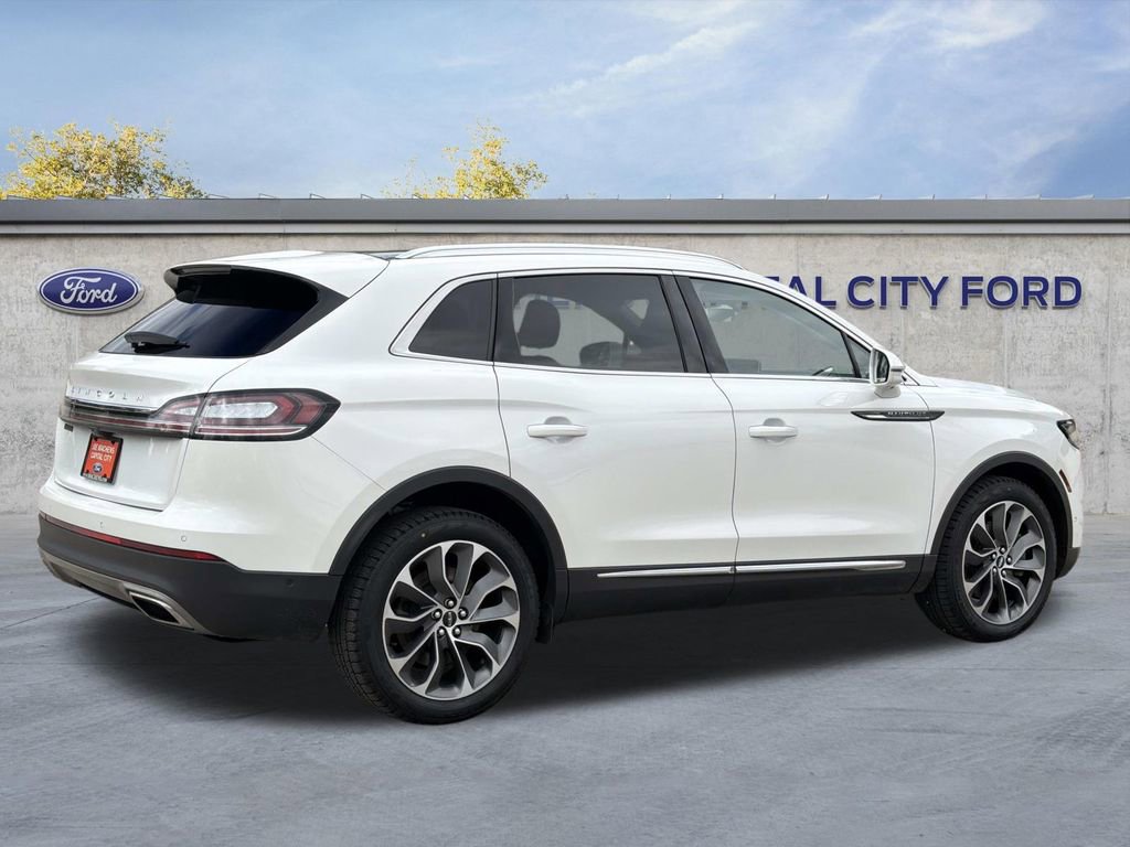 Used 2022 Lincoln Nautilus Reserve image 5