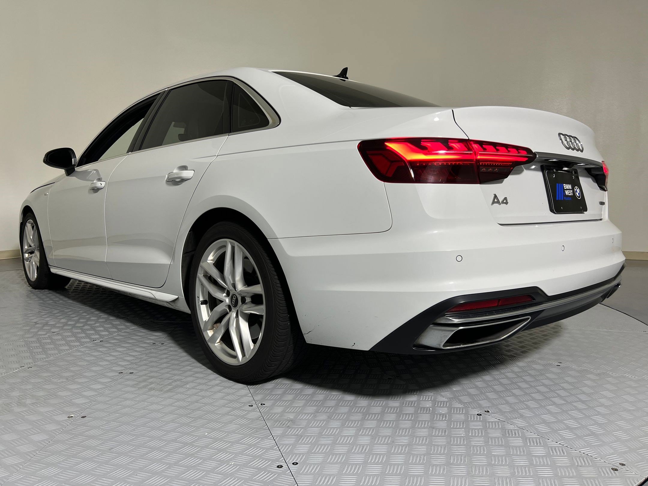 Used 2023 Audi A4 2.0T Premium image 3