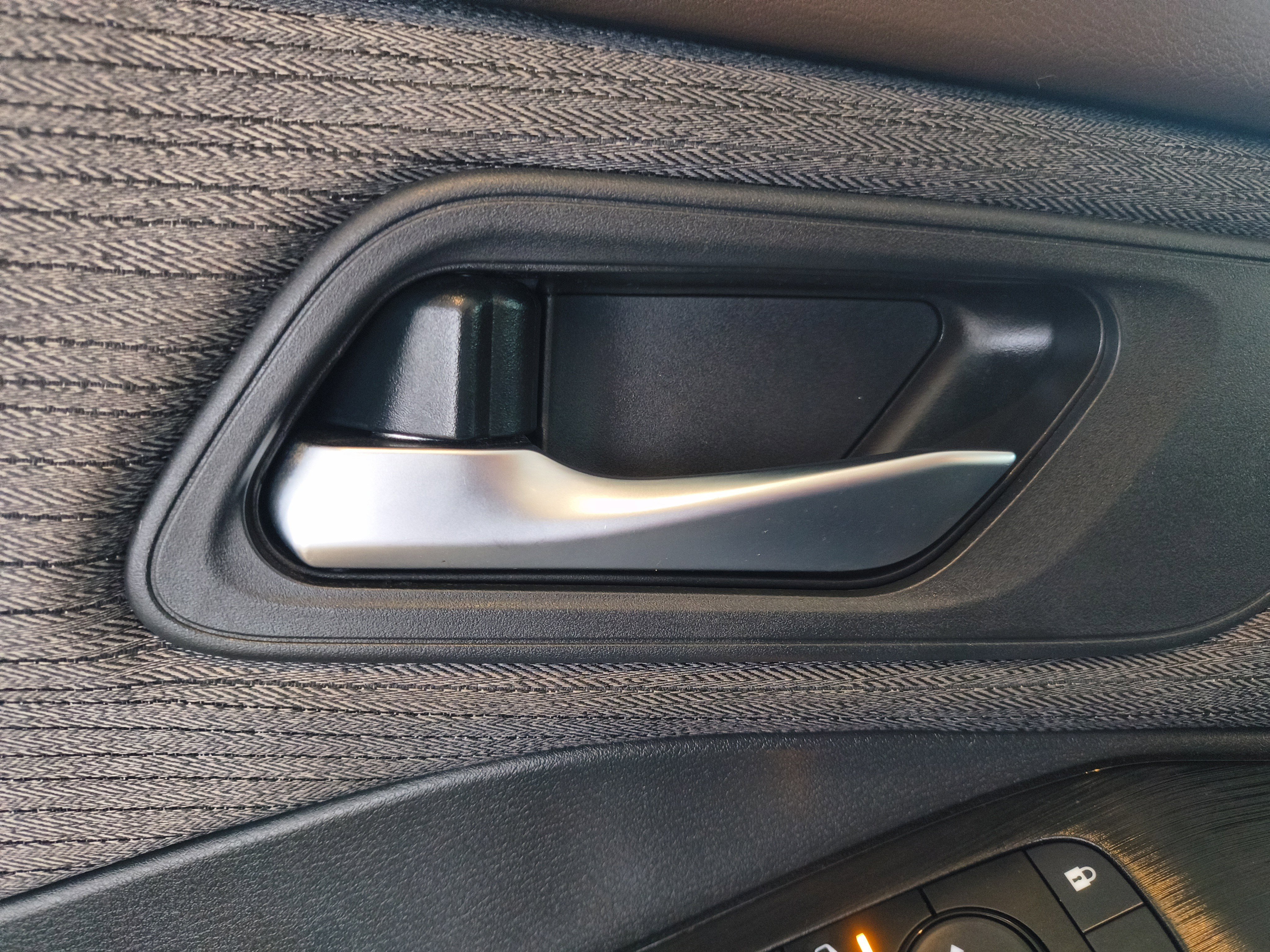 Used 2021 Nissan Rogue SV image 9