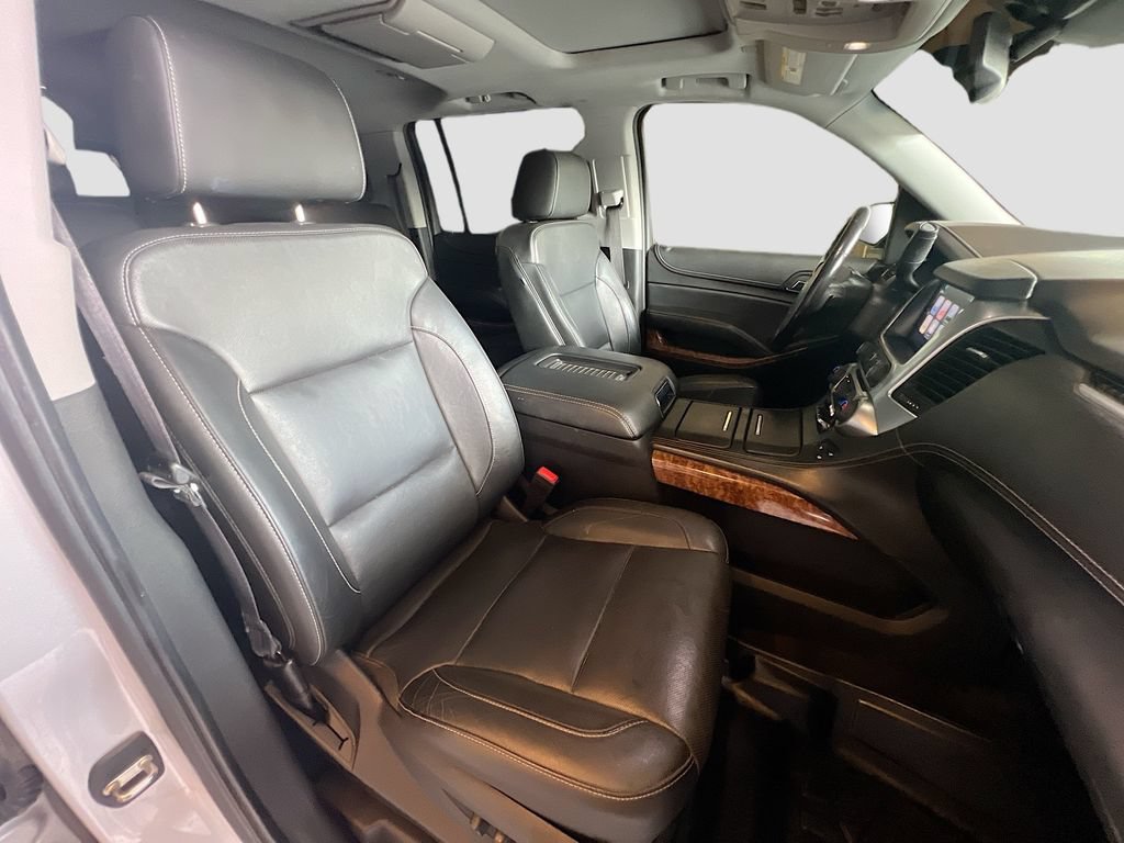 Used 2019 Chevrolet Suburban Premier AWD/4WD image 32