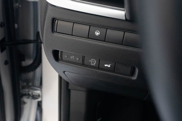 Used 2025 Nissan Rogue SV w/ SV Premium Package image 21