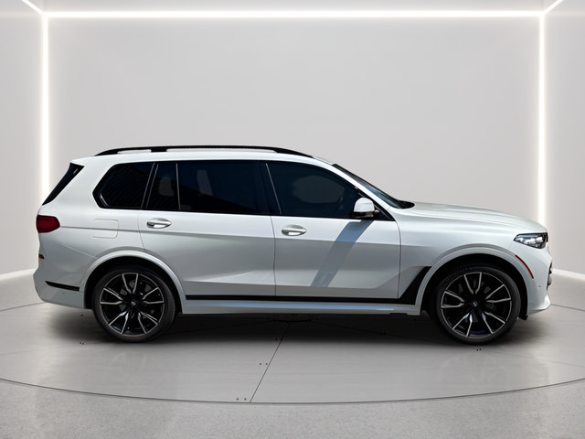 Used 2022 BMW X7 xDrive40i w/ M Sport Package AWD/4WD image 6
