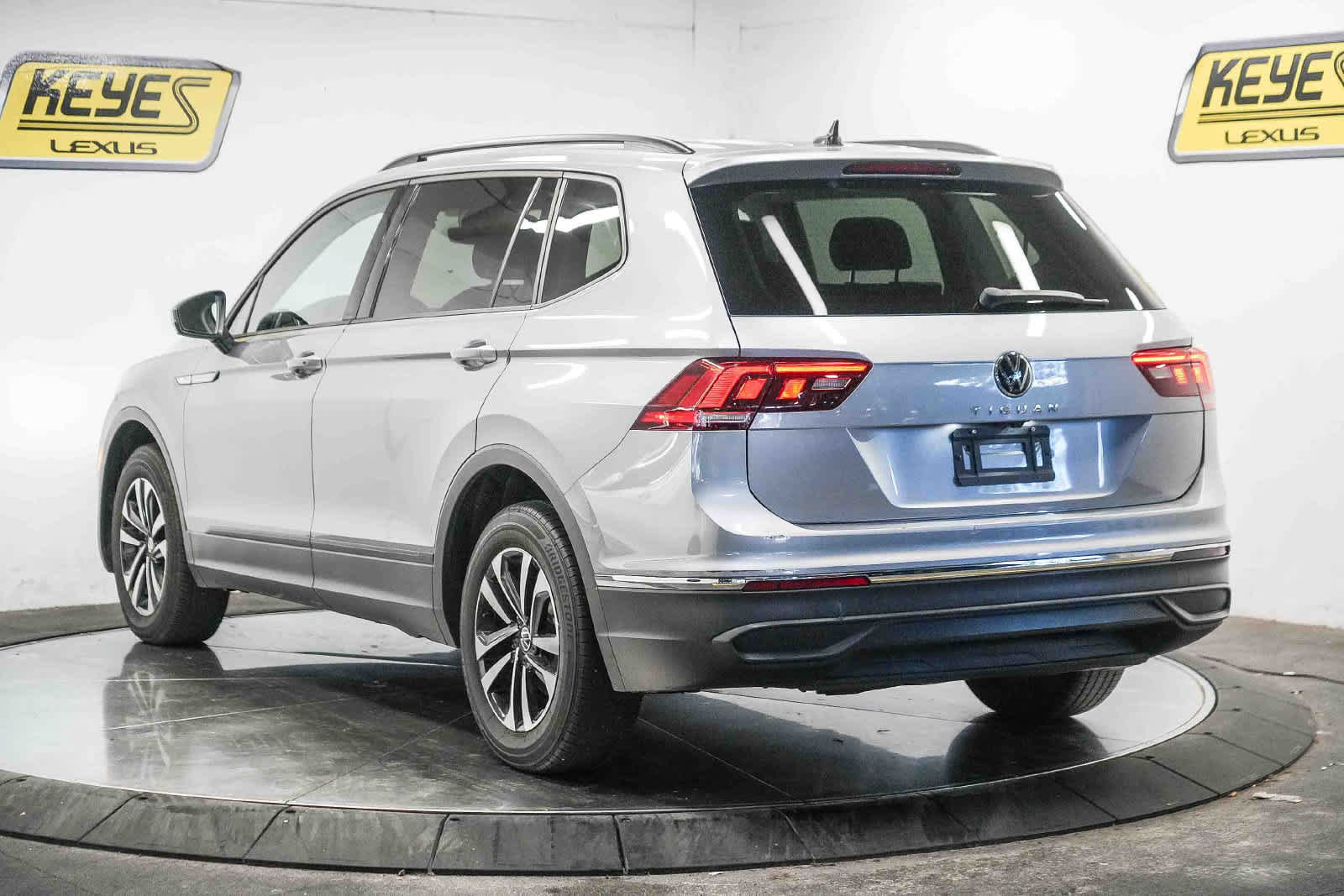 Used 2024 Volkswagen Tiguan S FWD image 4