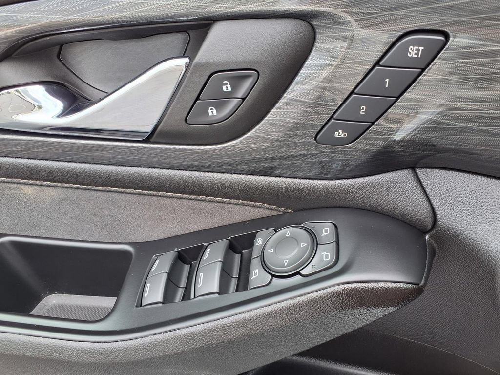 Used 2023 Chevrolet Traverse High Country w/ LPO, Floor Liner Package FWD image 22