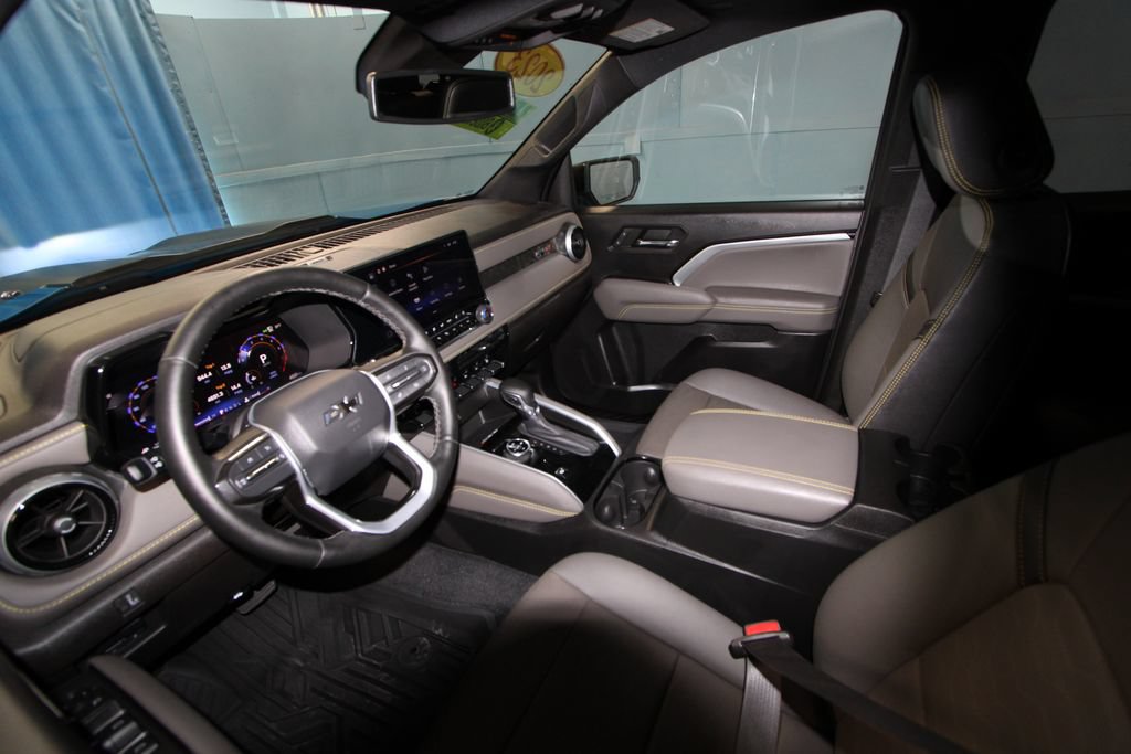 Used 2023 Chevrolet Colorado ZR2 w/ ZR2 Convenience Package III AWD/4WD image 2
