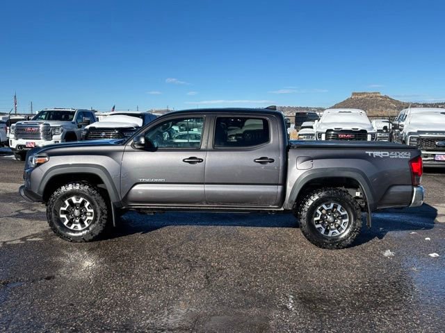 Used 2017 Toyota Tacoma TRD Off-Road image 2