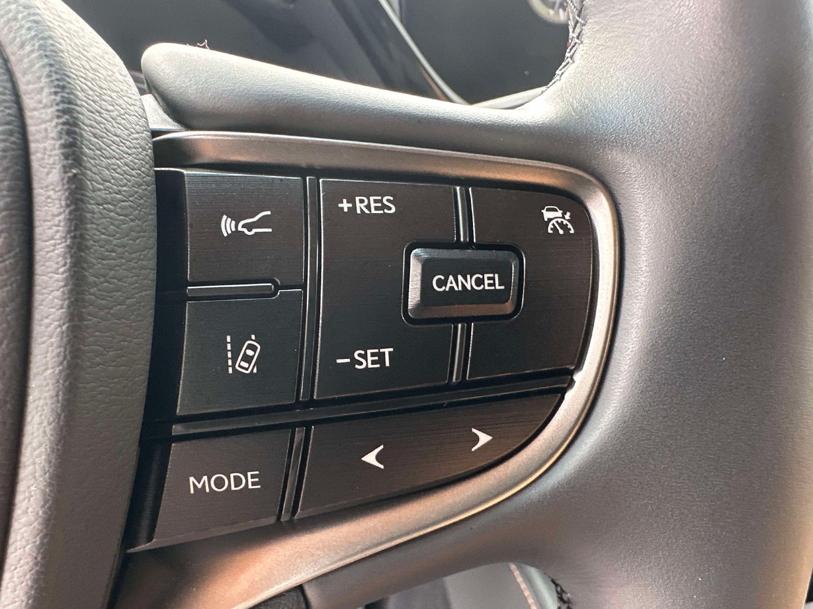 Used 2025 Lexus ES 300h w/ Premium Package FWD image 16