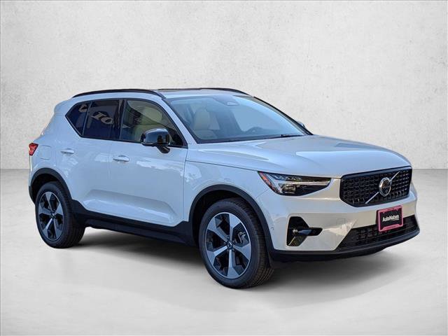 Used 2026 Volvo XC40 B5 Plus w/ Protection Package Premier AWD/4WD video 3