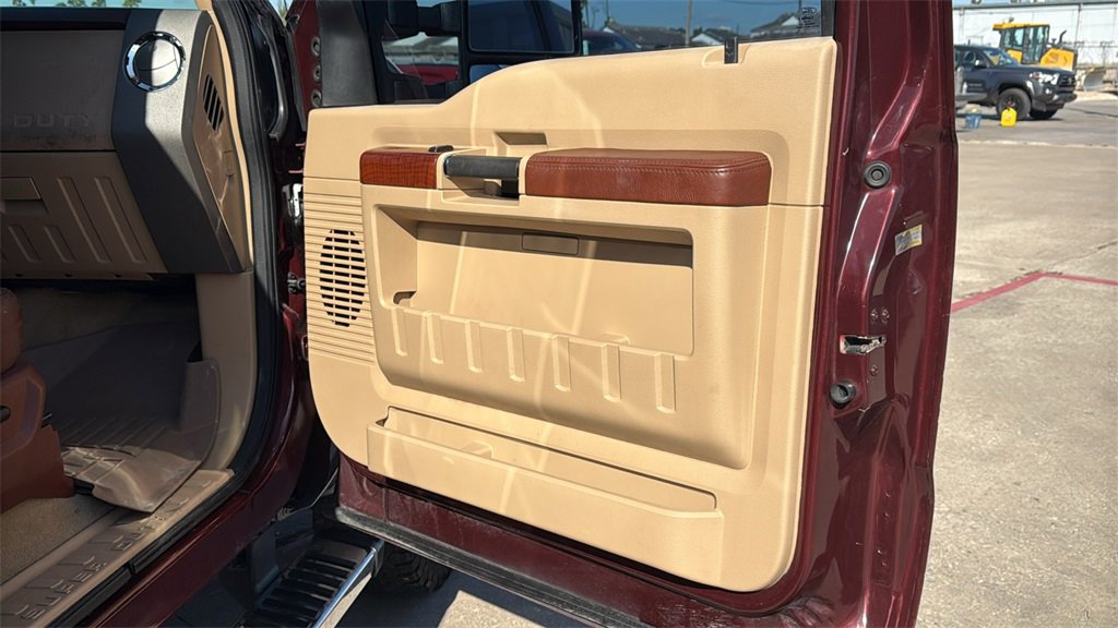 Used 2012 Ford F350 King Ranch w/ King Ranch w/Chrome Pkg image 32