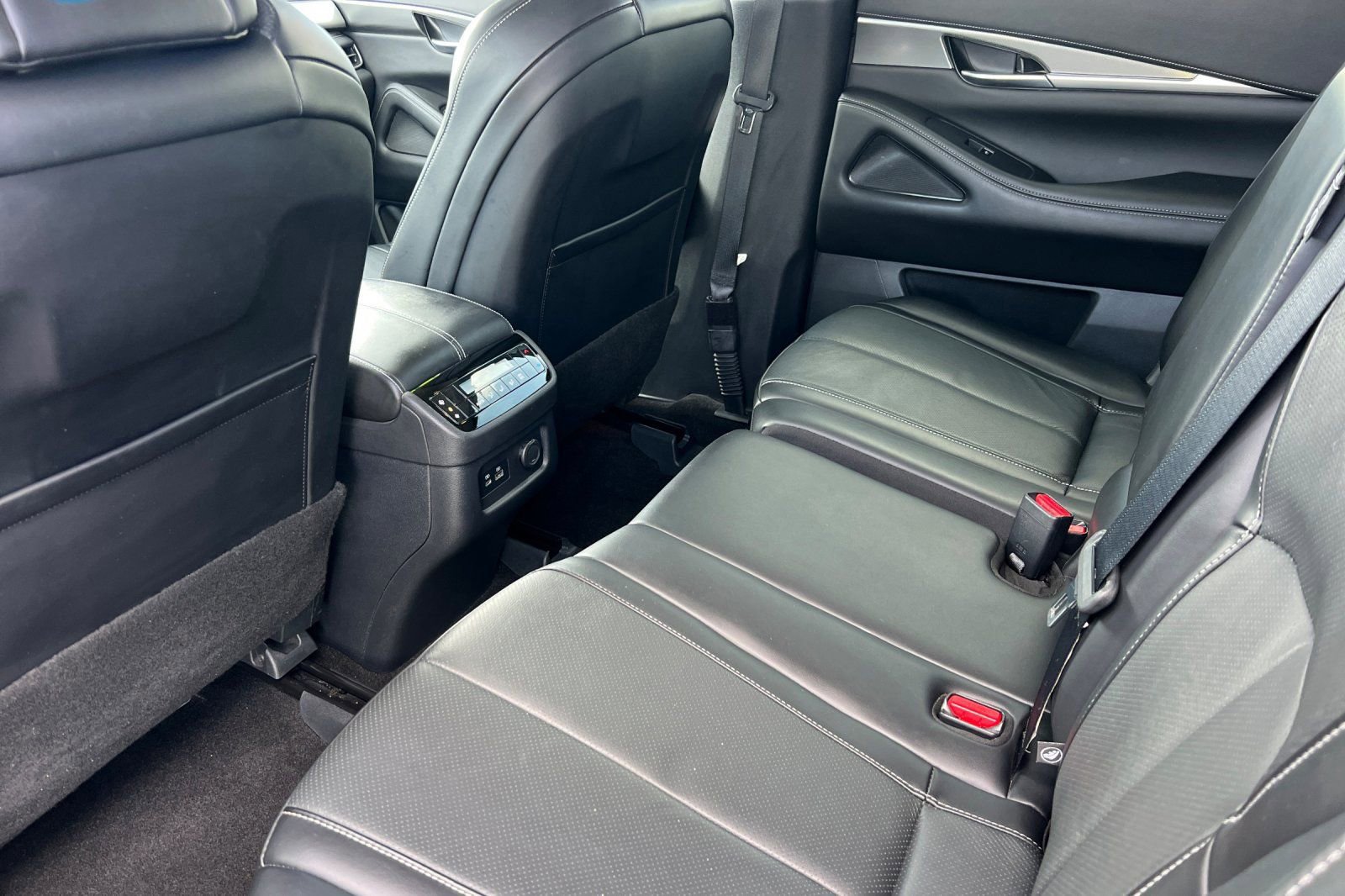 Used 2023 INFINITI QX60 Luxe AWD/4WD image 4