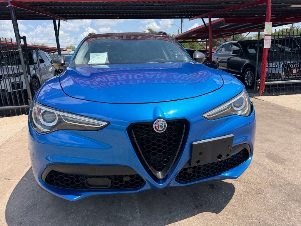 Used 2019 Alfa Romeo Stelvio AWD w/ Nero Edizione image 4