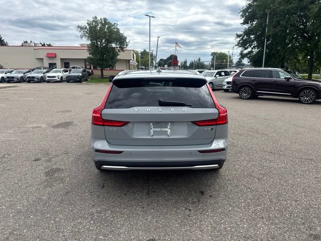 Used 2025 Volvo V60 B5 Cross Country Plus AWD/4WD image 6