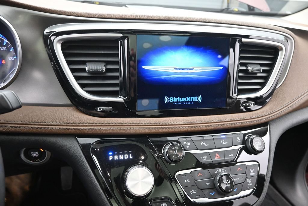 Used 2017 Chrysler Pacifica Limited FWD image 34