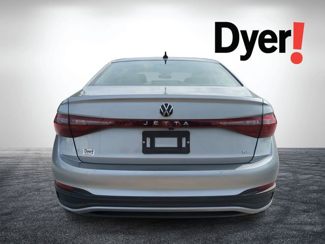 Used 2025 Volkswagen Jetta SE FWD image 4