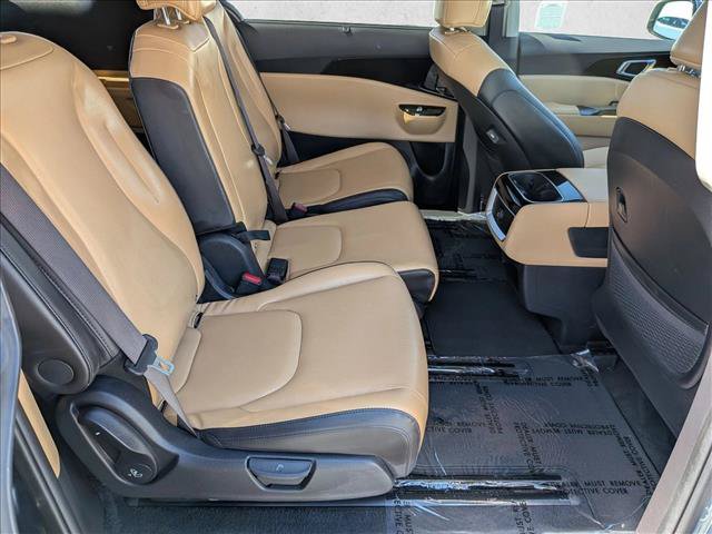 Used 2024 Kia Carnival EX FWD image 21
