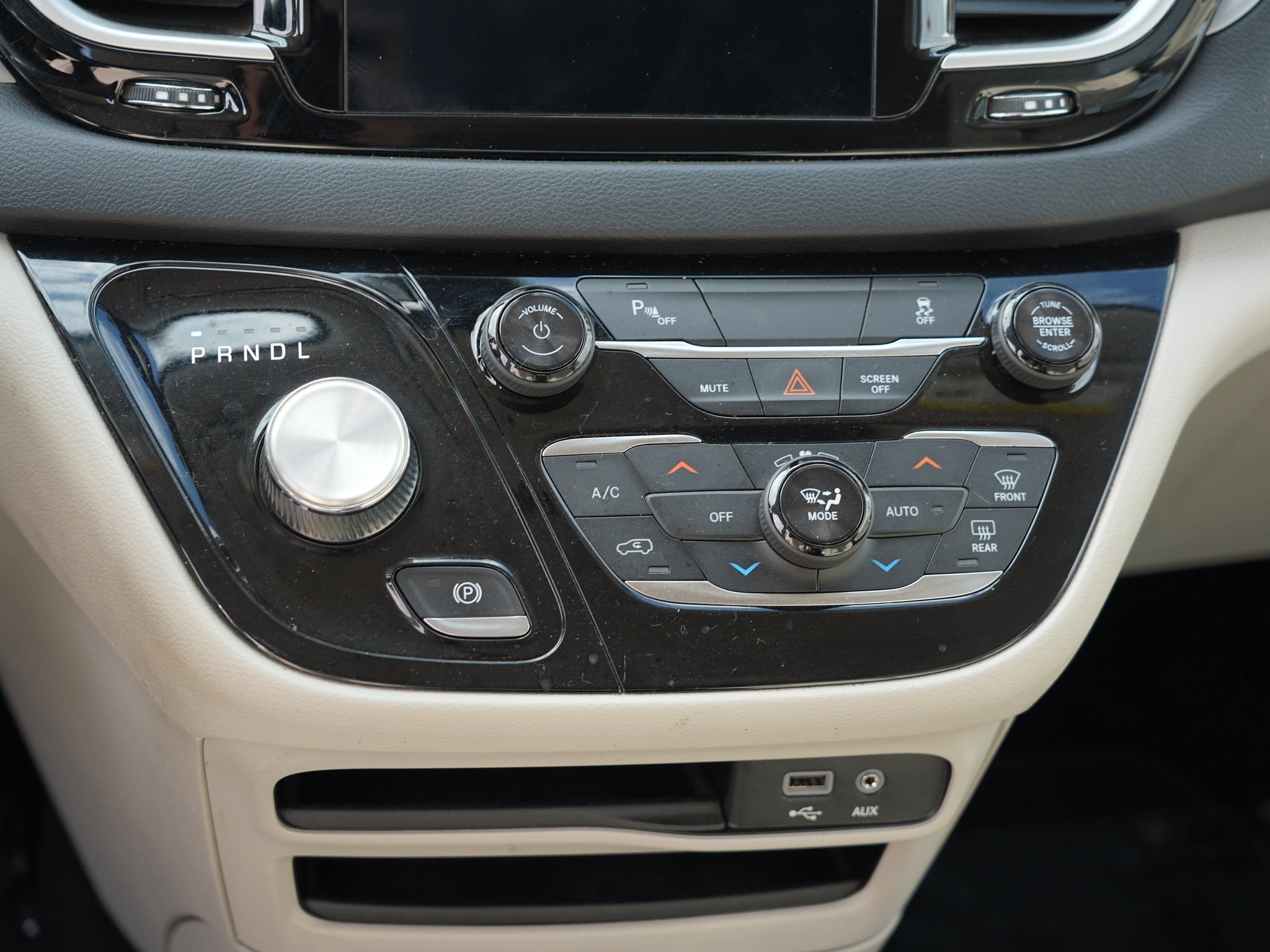 Used 2018 Chrysler Pacifica Touring Plus FWD image 24