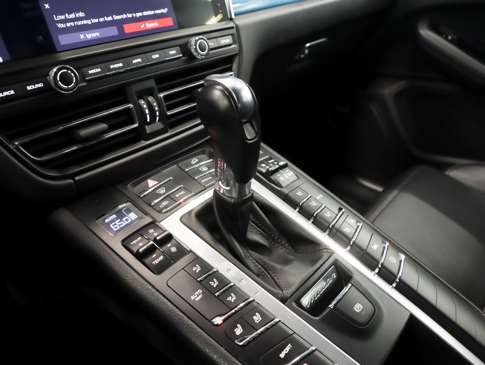 Certified 2020 Porsche Macan S AWD/4WD image 17