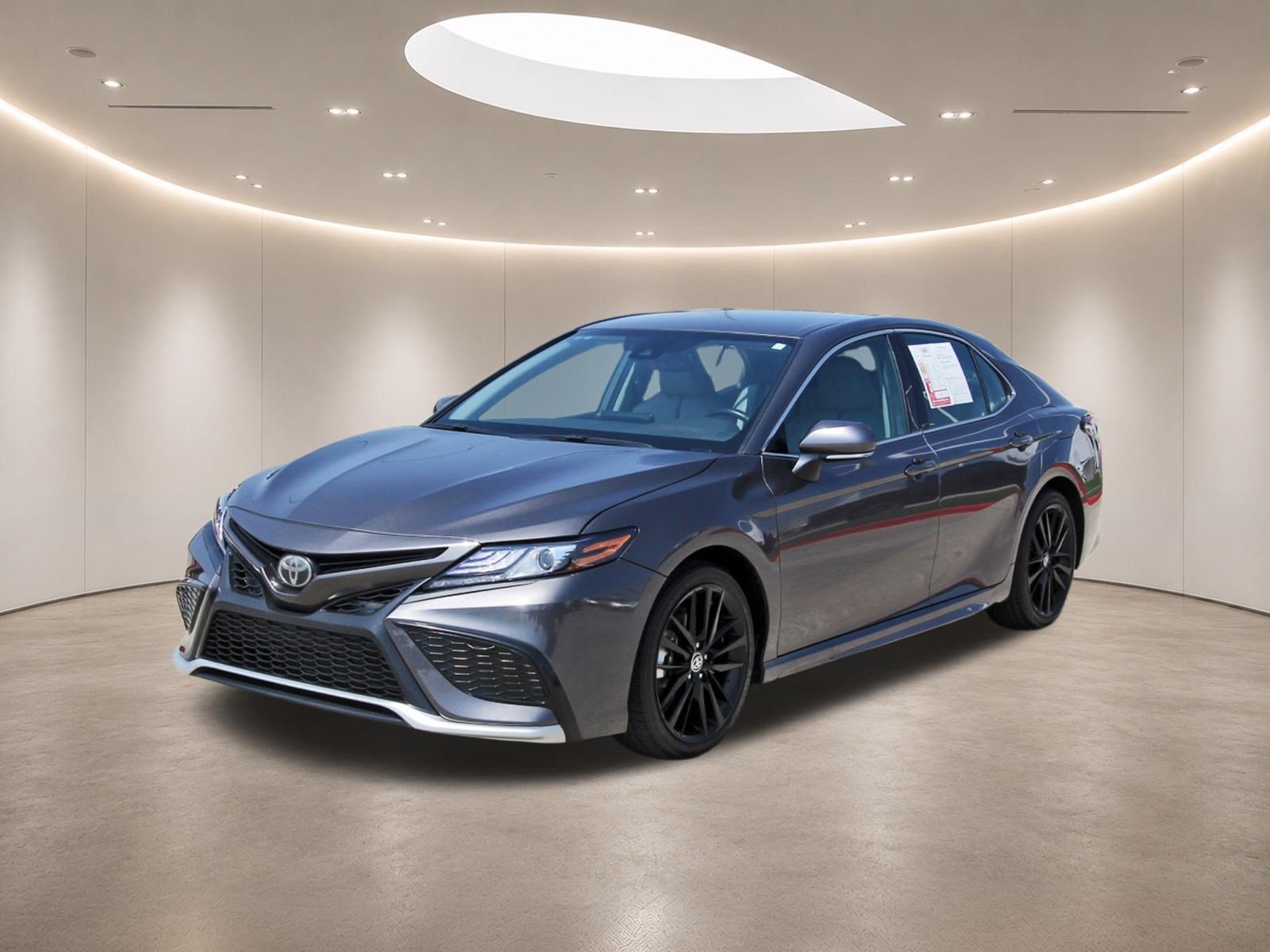Used 2024 Toyota Camry XSE FWD image 3