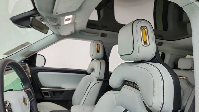 Used 2024 Rivian R1S Adventure image 37