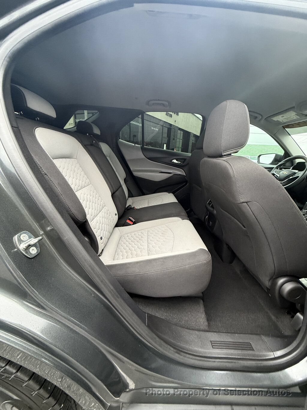 Used 2018 Chevrolet Equinox LS FWD image 36