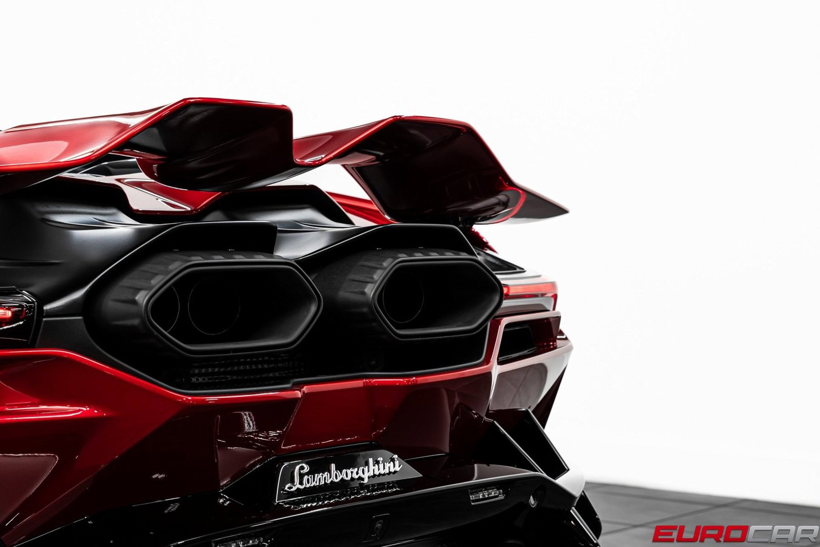 Used 2025 Lamborghini Revuelto image 24