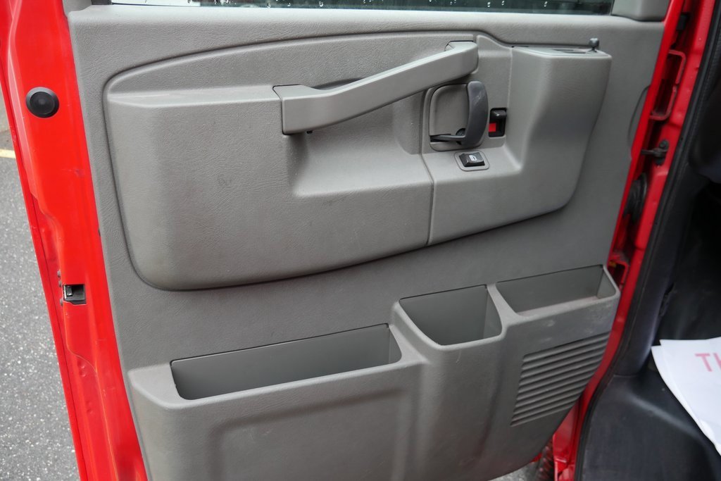 Used 2017 GMC Savana 2500 image 24