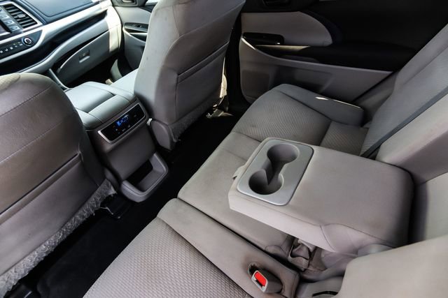 Used 2014 Toyota Highlander LE AWD/4WD image 37