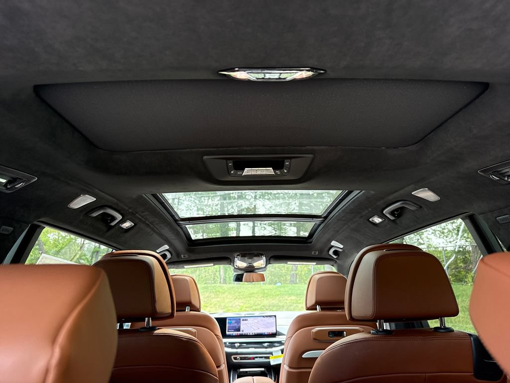 New 2027 BMW X7 M60i AWD/4WD image 22