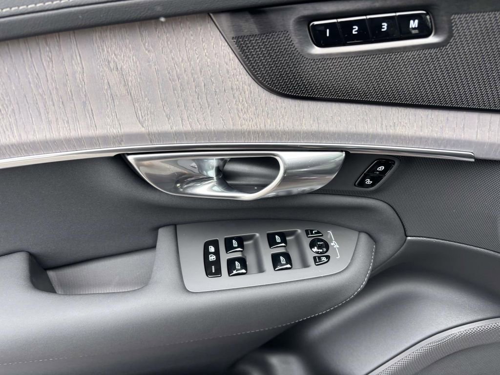 New 2026 Volvo XC90 T8 Ultra w/ Protection Package Premier image 13