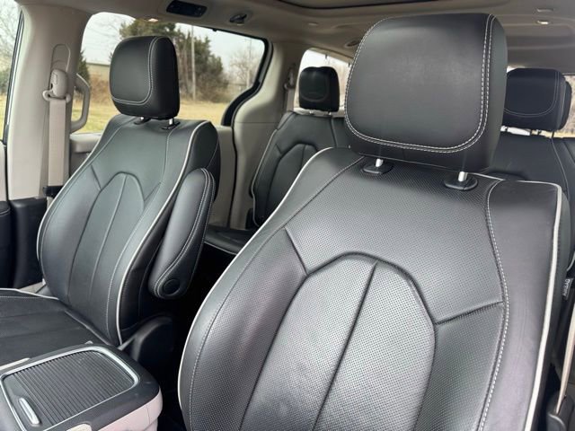 Certified 2023 Chrysler Pacifica Limited image 11