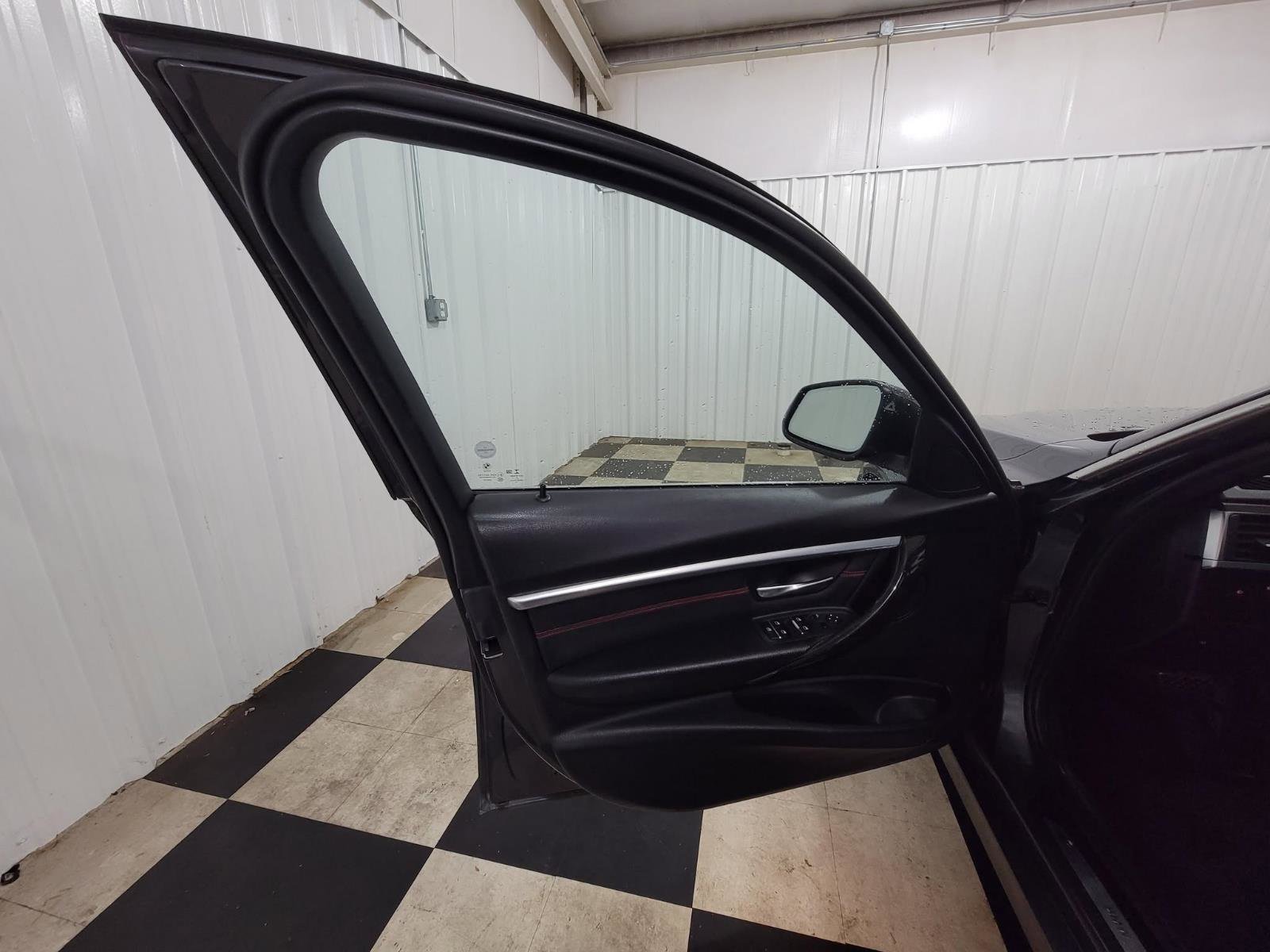 Used 2018 BMW 330i xDrive Sedan w/ Convenience Package image 9