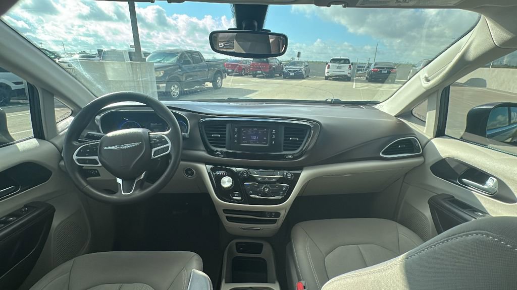 Used 2017 Chrysler Pacifica LX image 21