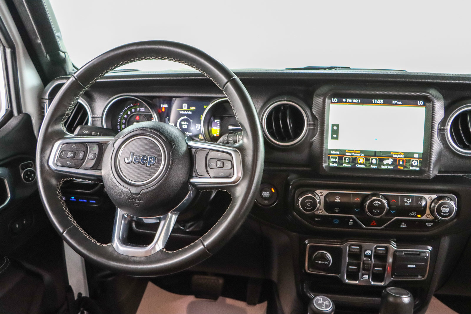 Used 2022 Jeep Wrangler Unlimited Sahara AWD/4WD image 19