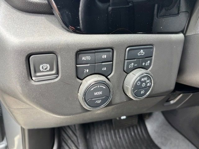 Used 2025 Chevrolet Silverado 1500 LT Trail Boss w/ Convenience Package II AWD/4WD image 18