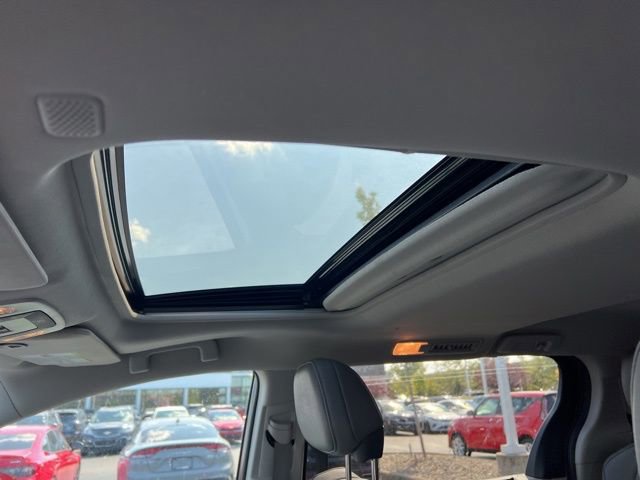 Used 2024 Toyota Sienna XLE image 28