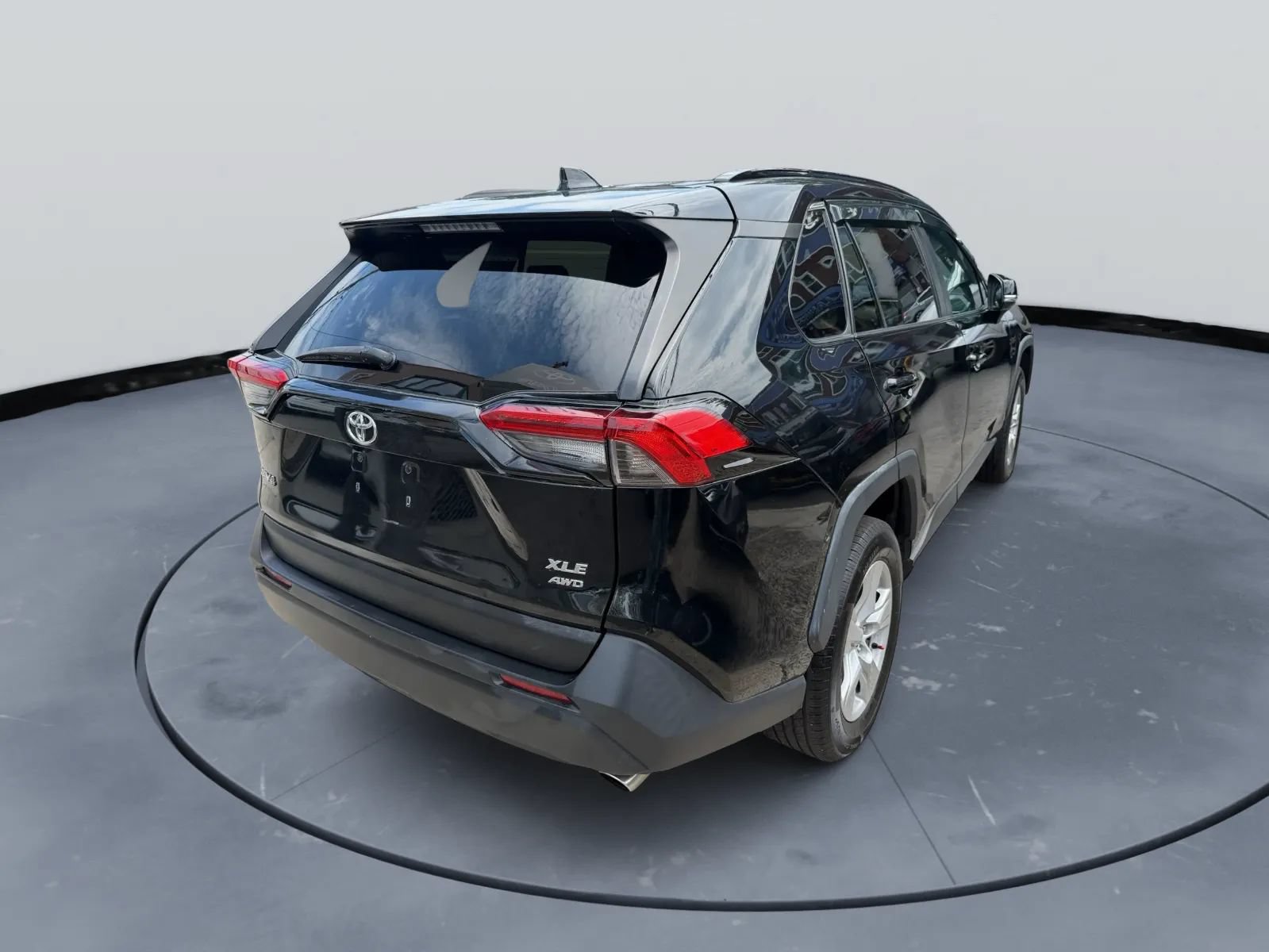 Used 2021 Toyota RAV4 XLE AWD/4WD image 6