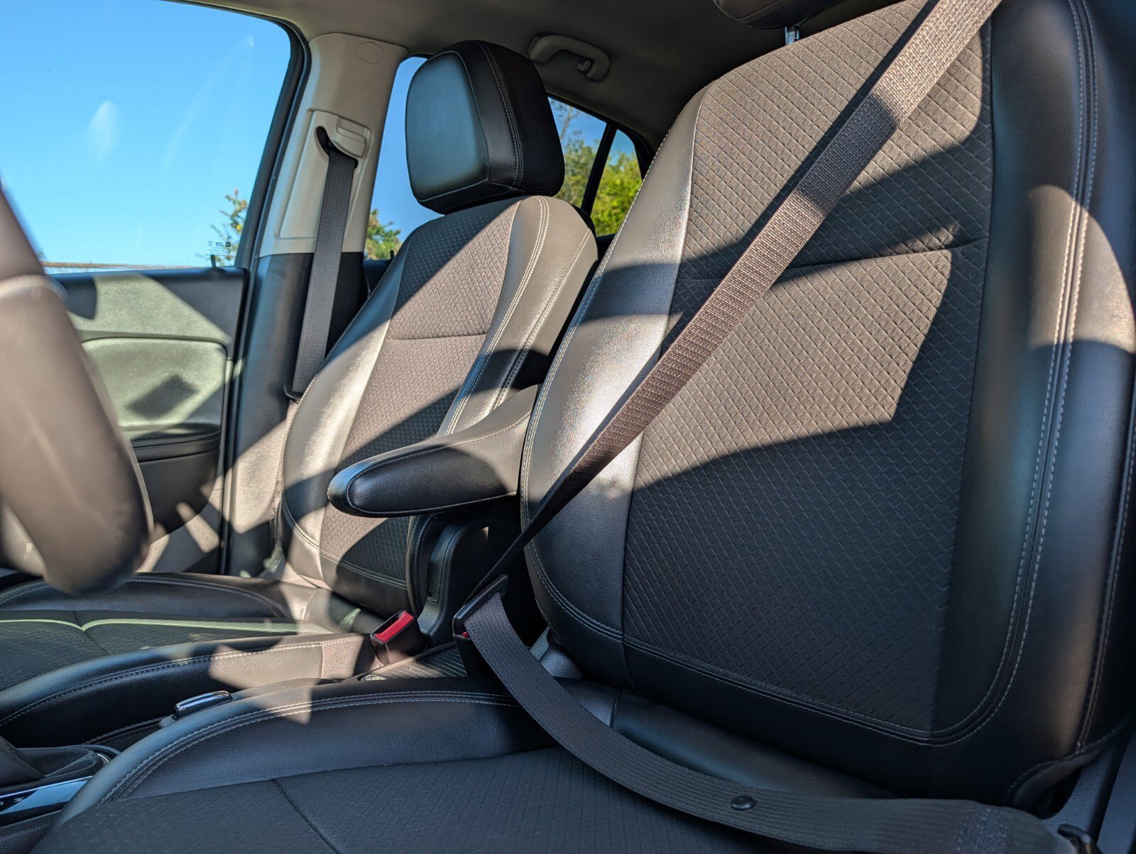 Used 2018 Buick Encore Preferred AWD/4WD image 17
