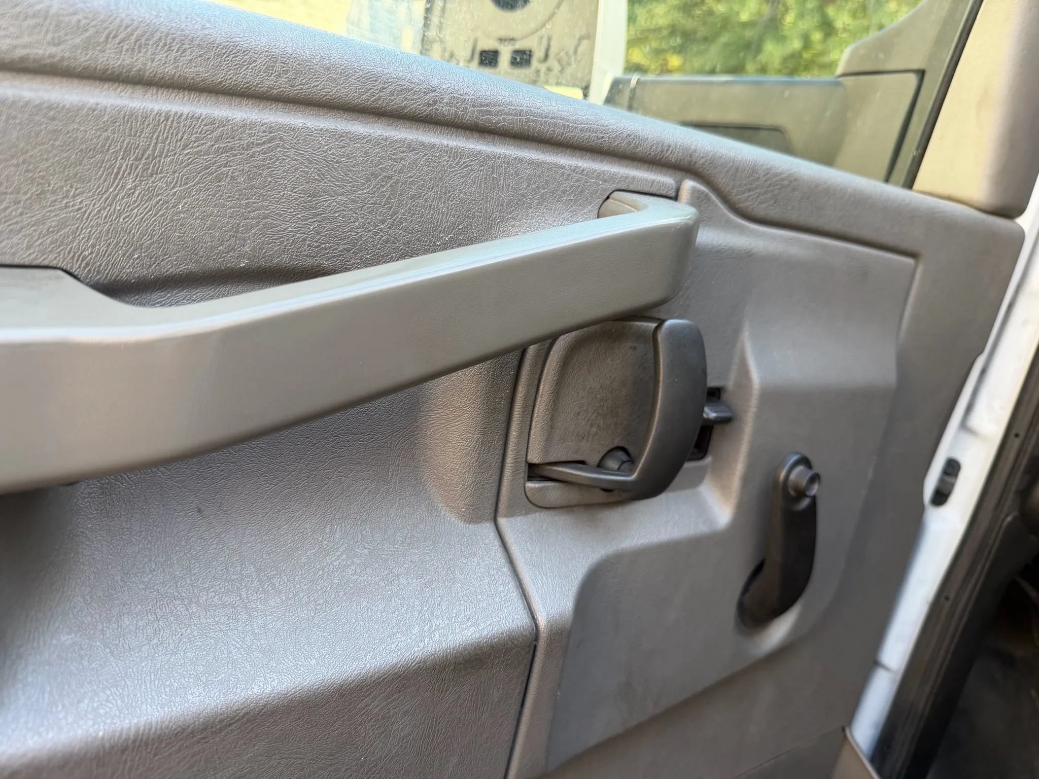 Used 2019 Chevrolet Express 3500 w/ Driver Convenience Package RWD image 16
